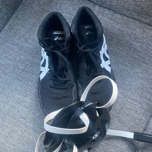 Asics Mens Wrestling Shoes and Head guard
